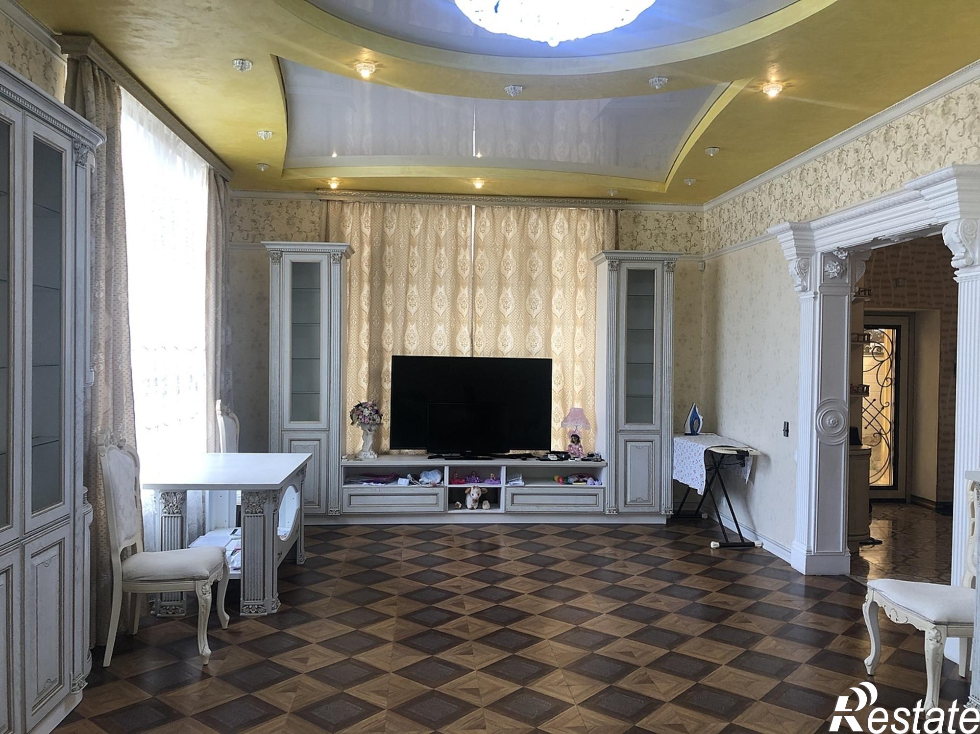 Купить дачу, дом, коттедж за 29 890 000 рублей на улица Самбурова