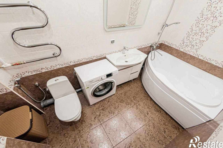 3-комн квартира Менделеева, 11