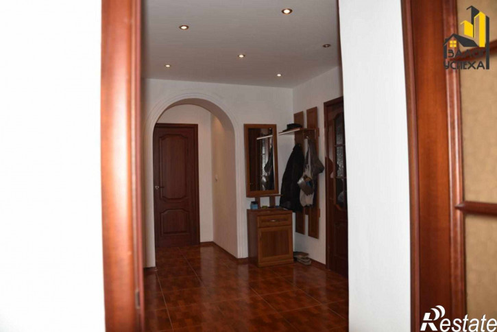 4-комн квартира Дзержинского ул, 3а