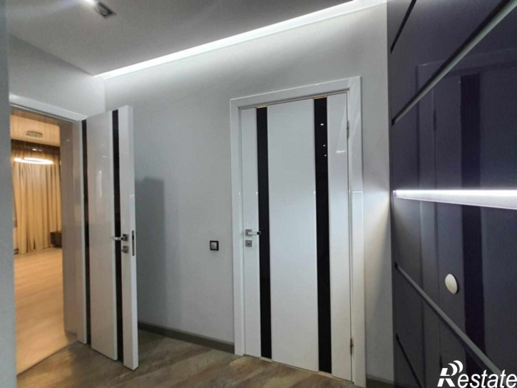 3-комн квартира половинко улица, 271