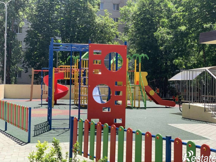 1-комн квартира в новом доме Комарова б-р