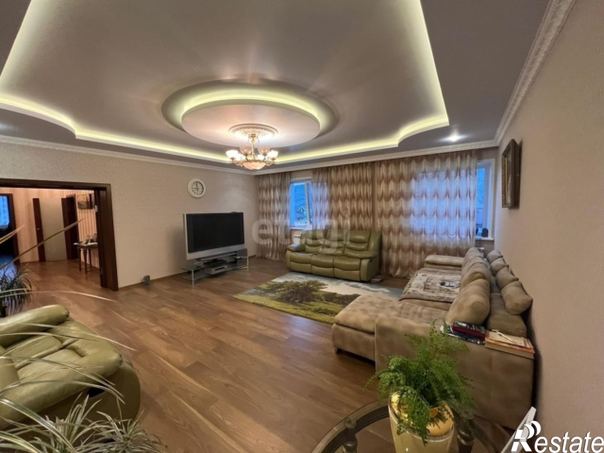 Купить дачу, дом, коттедж за 34 000 000 рублей на улица Крутовского