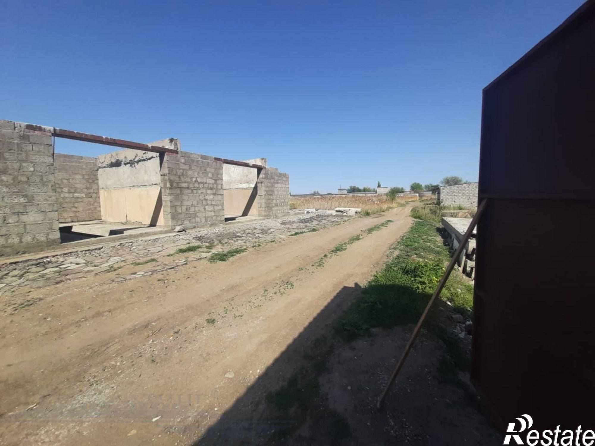 Купить гараж, место в паркинге за 140 000 рублей на г. Астрахань, Ленинский район, ул. Аксакова, д. 11