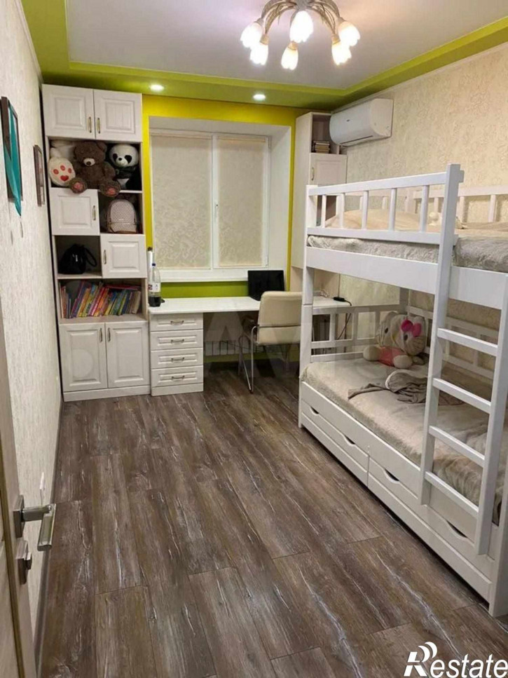 3-комн квартира 45 Параллель ул, 11/1