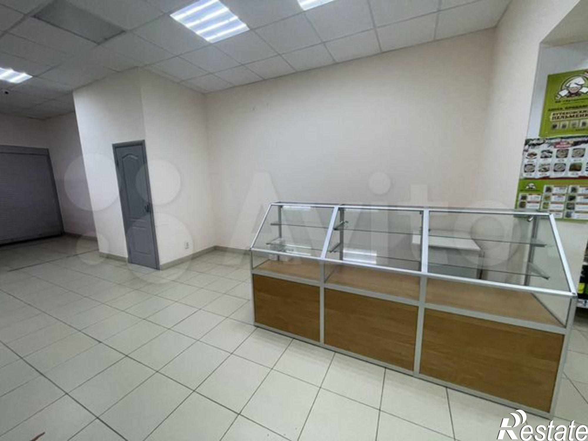 Сдать торговое помещение за 500 рублей на улица Строителей, 31