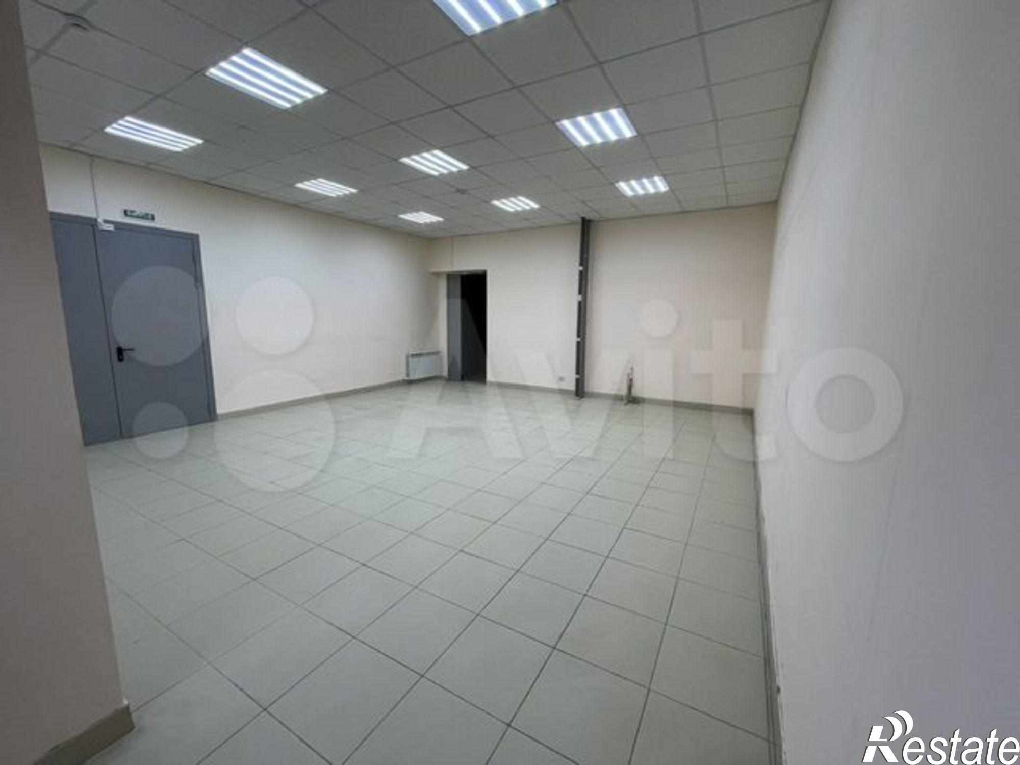 Сдать торговое помещение за 500 рублей на улица Строителей, 31