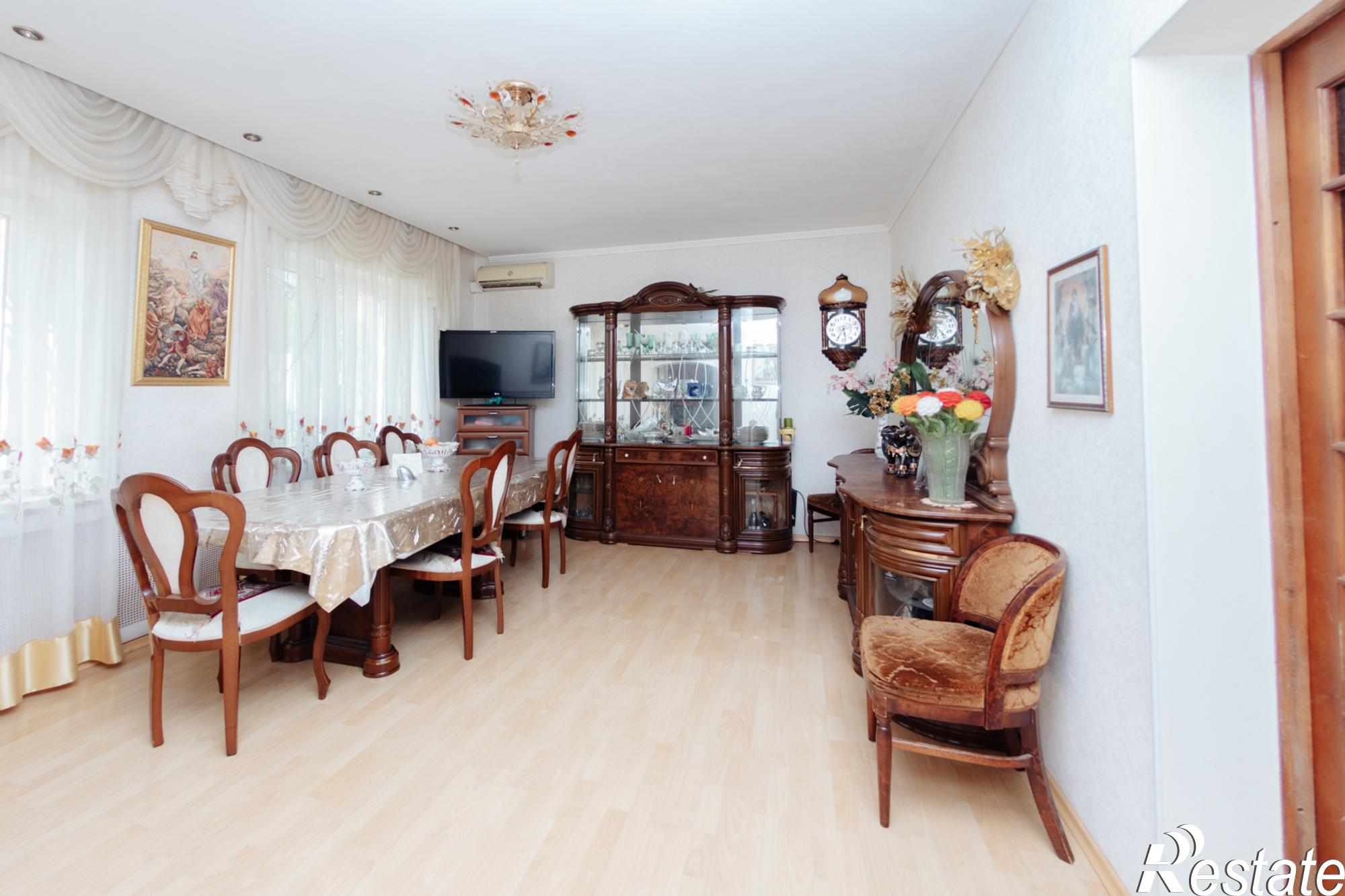 Купить дачу, дом, коттедж за 18 950 000 рублей на Горчилина, 19