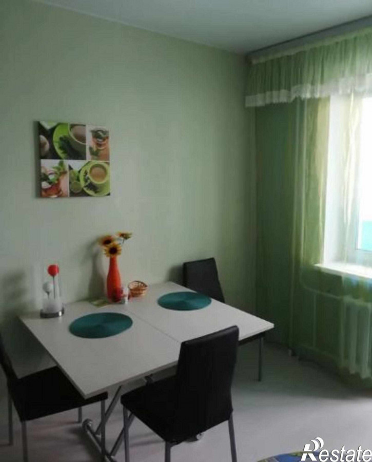2-комн квартира Крайнова ул, 4
