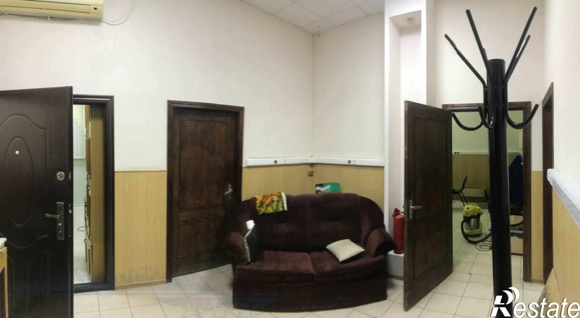 Сдать офис, помещение под офис за 37 000 рублей на г. Астрахань, Советский р-н, пр. Николая Островского, 8