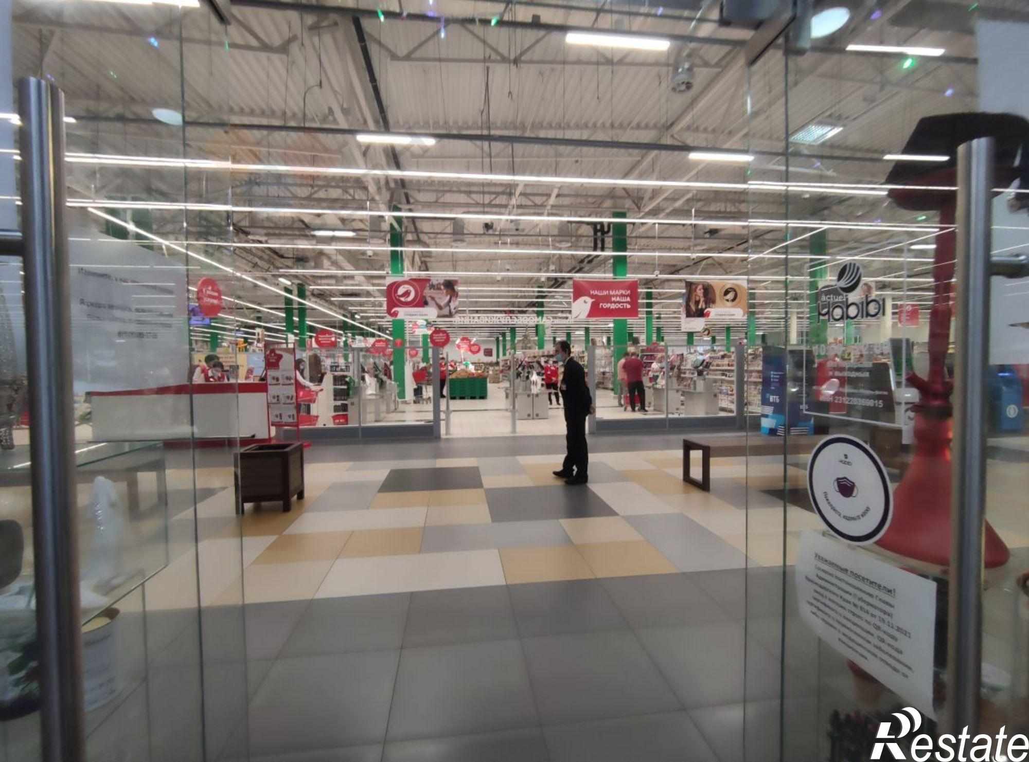 Сдать торговое помещение за 81 600 рублей на Шоссе Нефтяников ул, 42