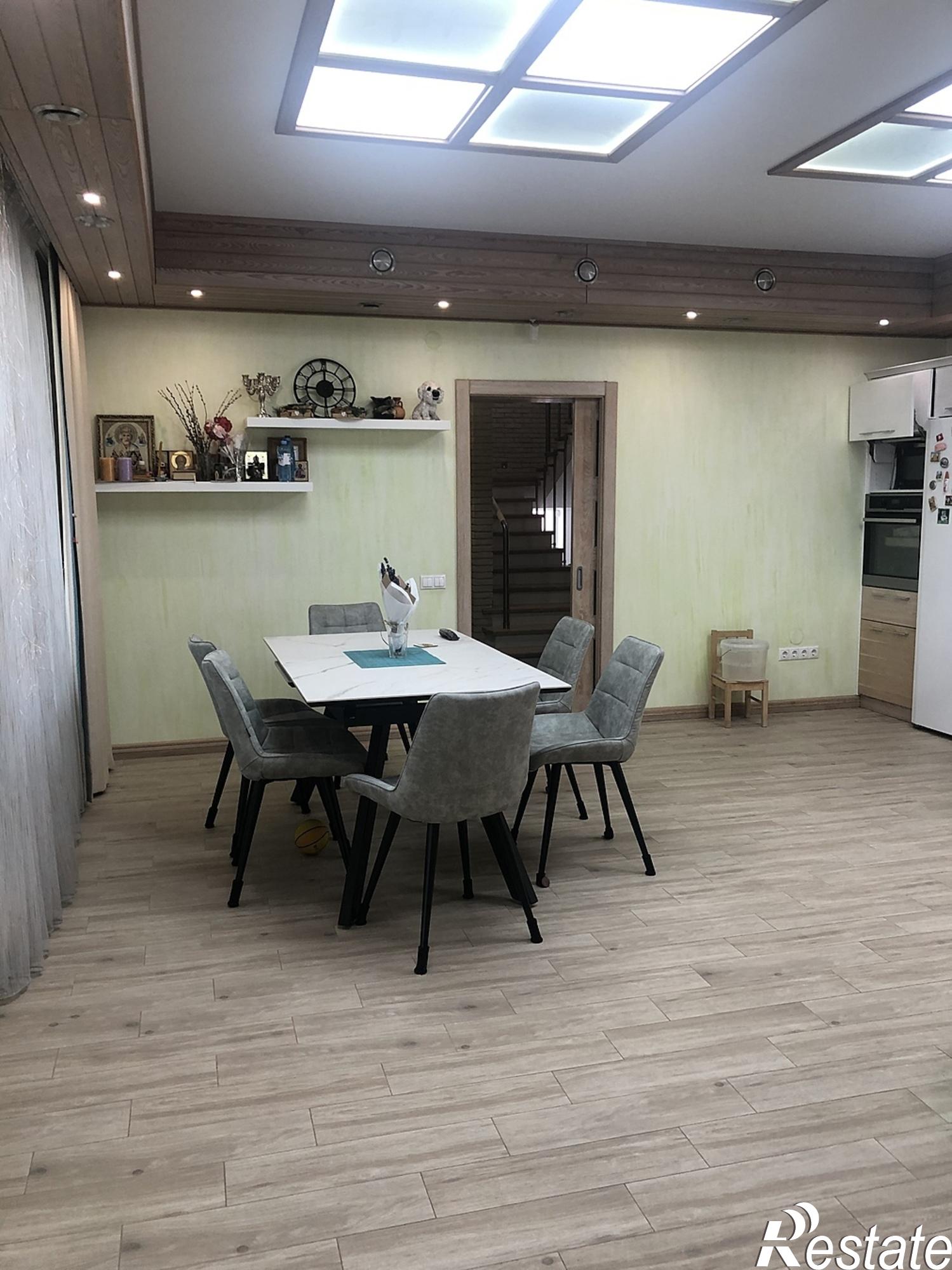 Купить дачу, дом, коттедж за 130 000 000 рублей на Николаевская улица