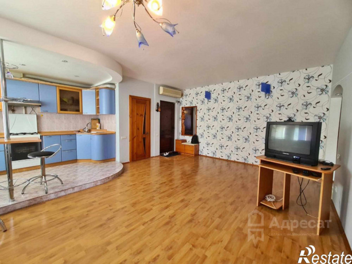 3-комн квартира ул. Нарвская,  д.8