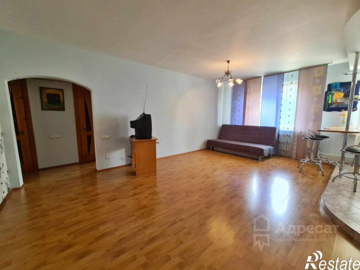 3-комн квартира ул. Нарвская,  д.8