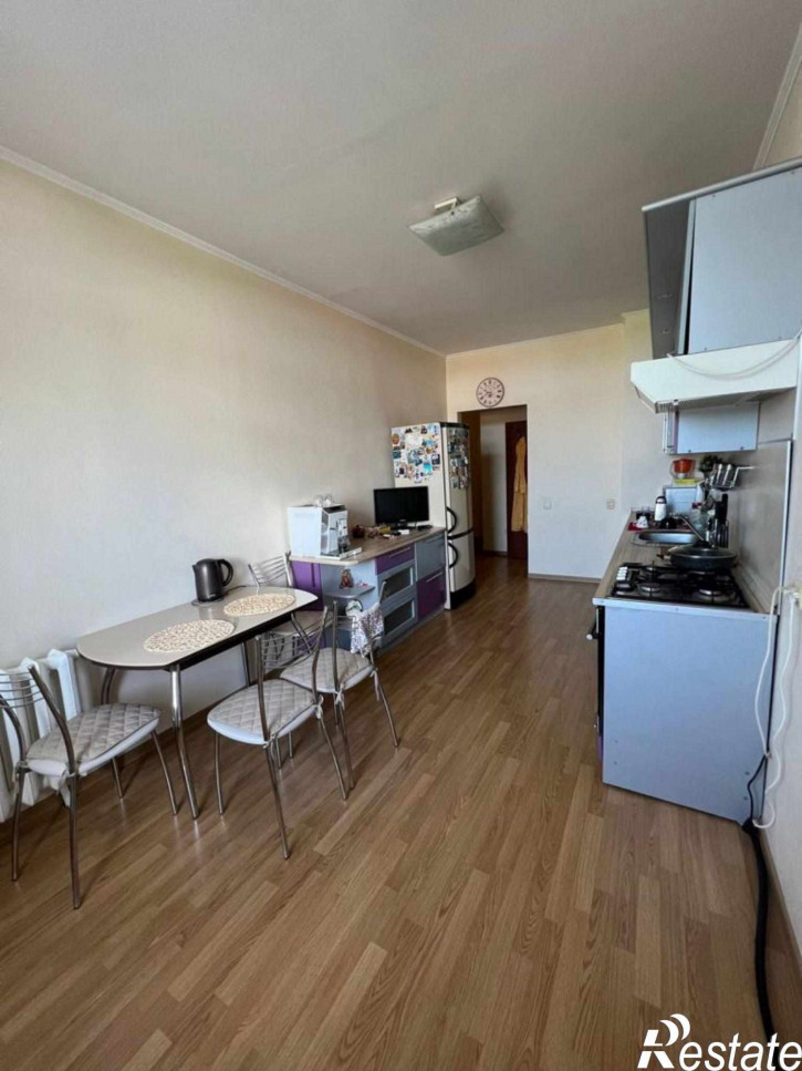 2-комн квартира Комарова ул