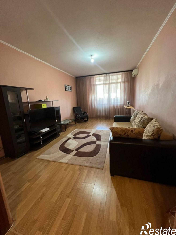 2-комн квартира Комарова ул