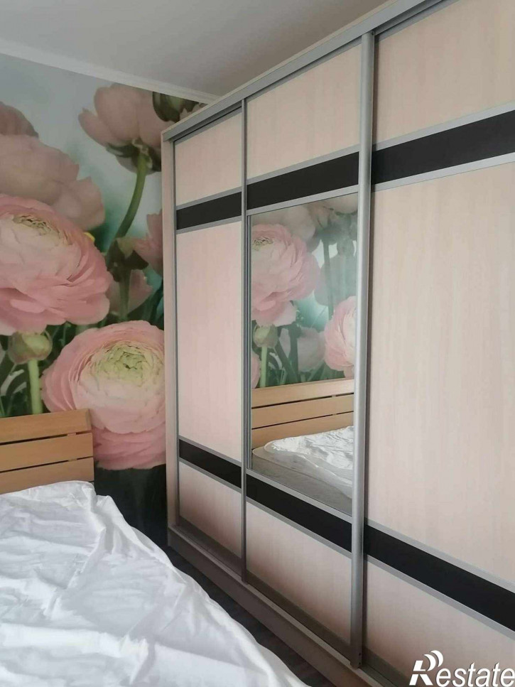 3-комн квартира Есенина улица, 54