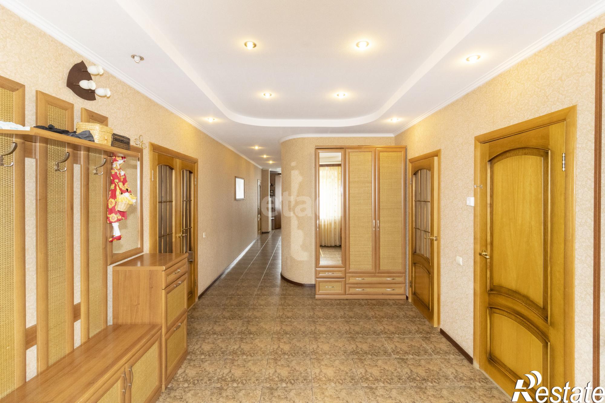 Купить дачу, дом, коттедж за 22 000 000 рублей на Кедровая, 9