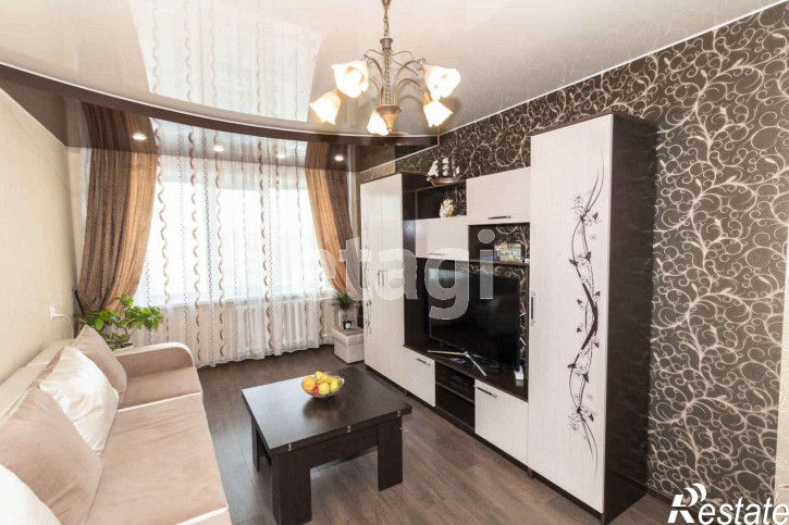 3-комн квартира Народная, 8