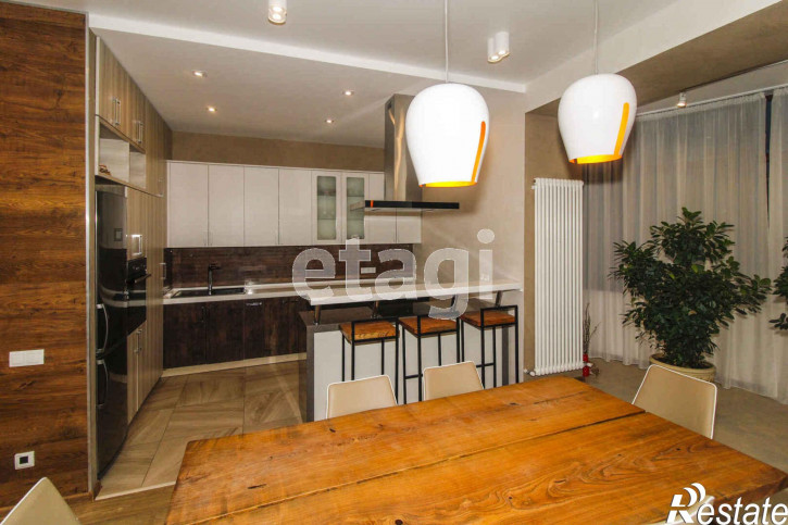 6-комн квартира Степана Халтурина, 8