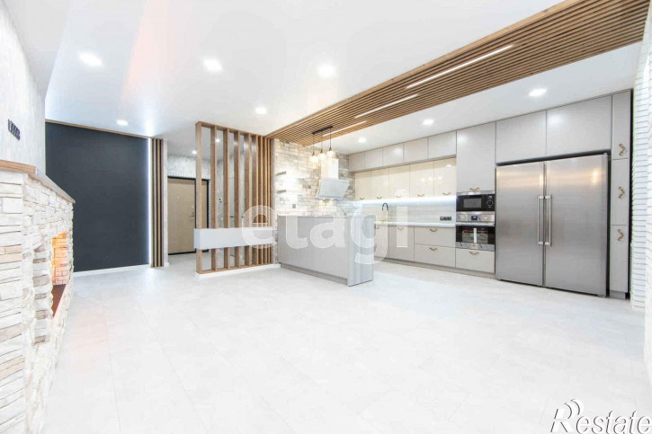 3-комн квартира Мельникайте, 30