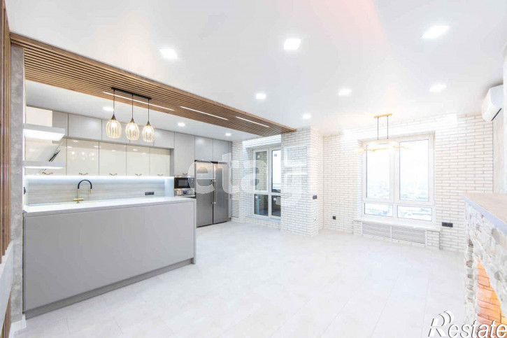 3-комн квартира Мельникайте, 30