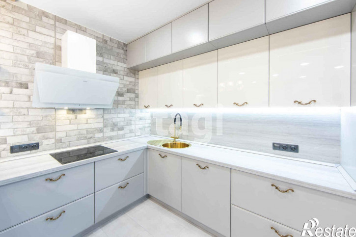 3-комн квартира Мельникайте, 30