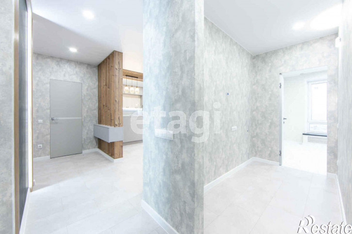 3-комн квартира Мельникайте, 30