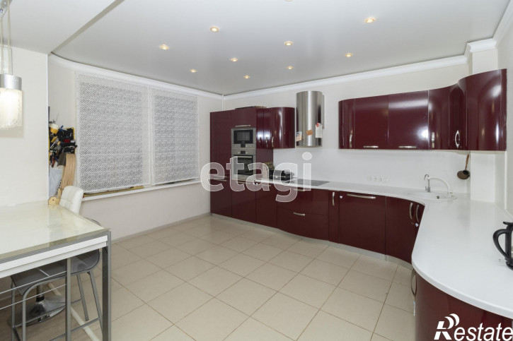 4-комн квартира Малиновского, 8