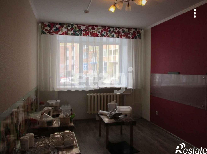3-комн квартира Депутатская, 80