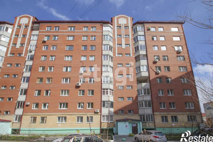 3-комн квартира Депутатская, 80
