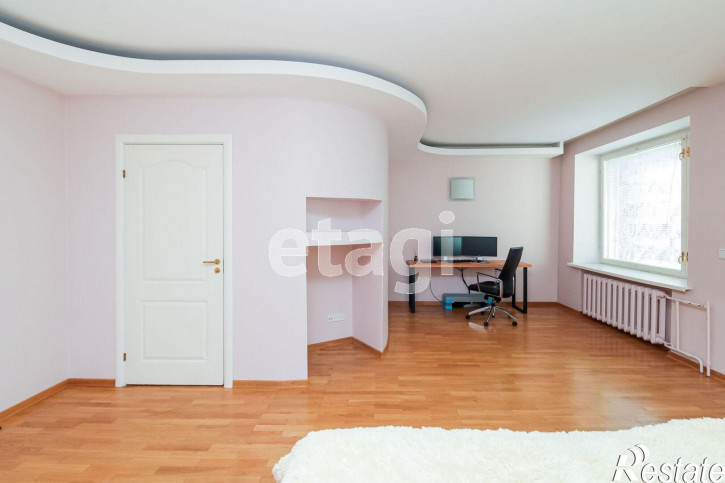 4-комн квартира Шиллера, 46