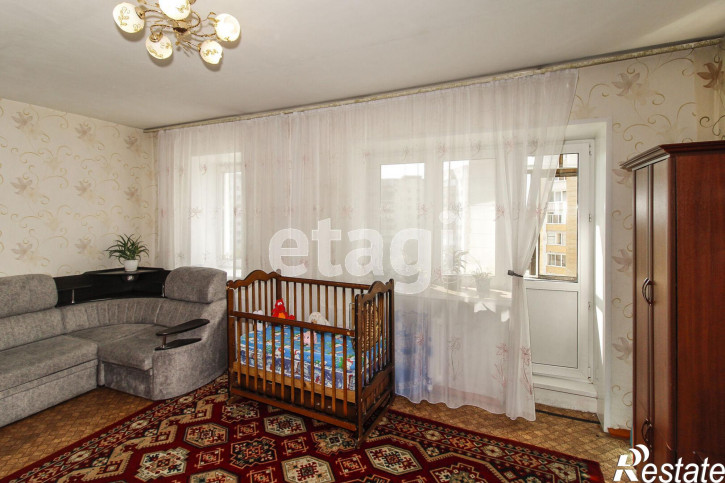 4-комн квартира Демьяна Бедного, 83