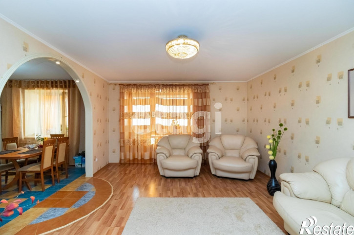 4-комн квартира Депутатская, 80/1