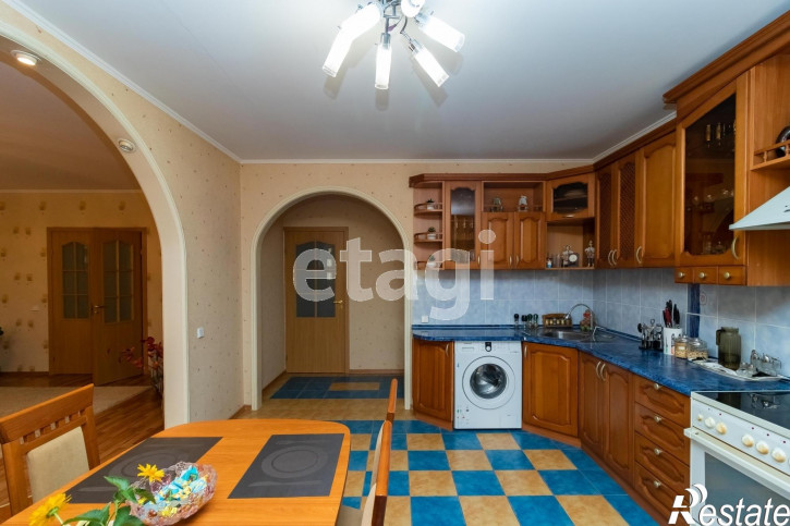 4-комн квартира Депутатская, 80/1
