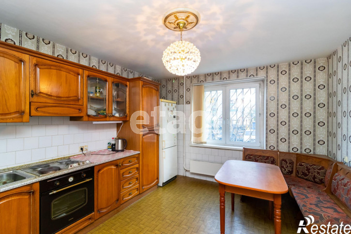 3-комн квартира Мельникайте, 122