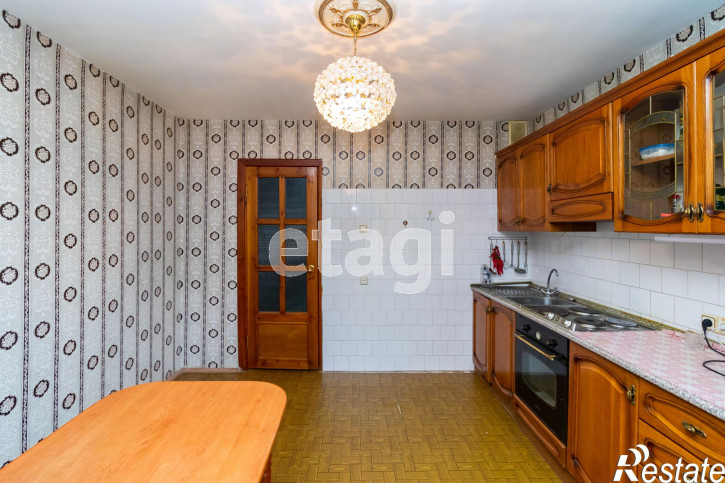 3-комн квартира Мельникайте, 122