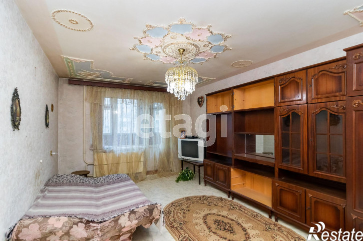 3-комн квартира Мельникайте, 122