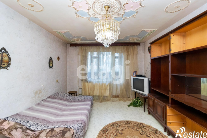 3-комн квартира Мельникайте, 122