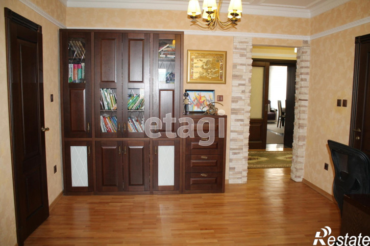 4-комн квартира 8 Марта, 2