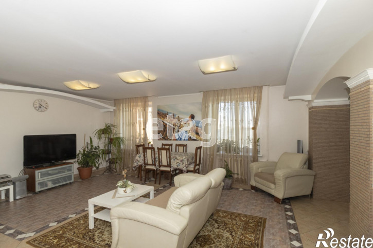 4-комн квартира Коммунаров, 35