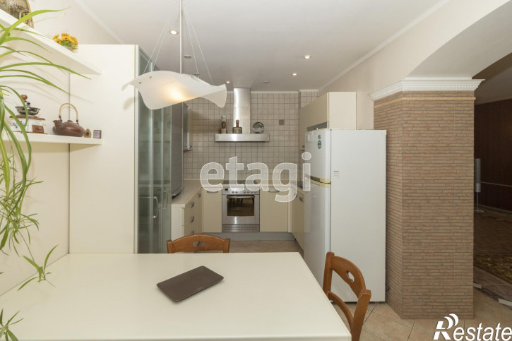 4-комн квартира Коммунаров, 35