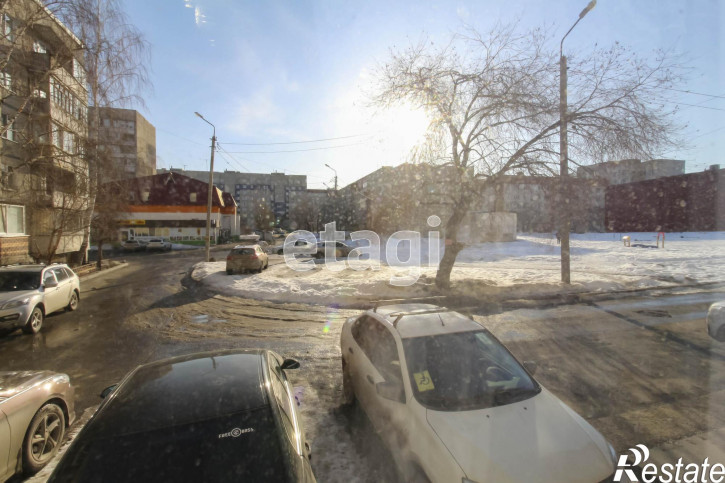 3-комн квартира Домостроителей, 10