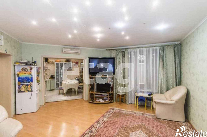 3-комн квартира Малиновского, 6