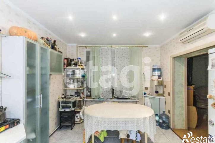 3-комн квартира Малиновского, 6