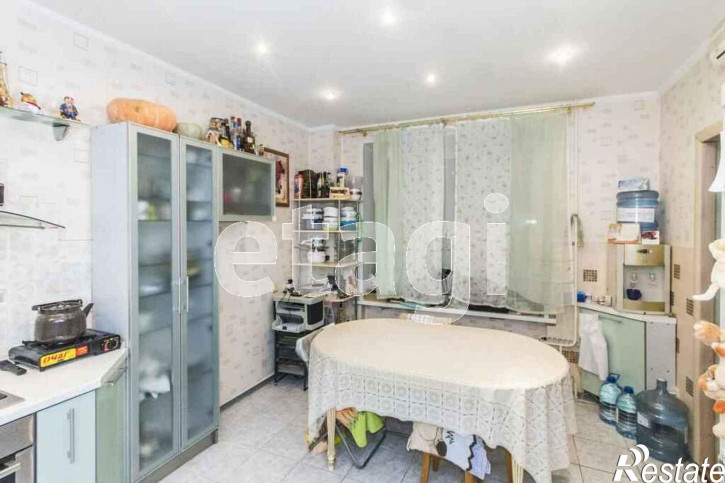 3-комн квартира Малиновского, 6