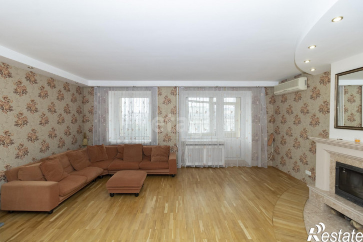 5-комн квартира 8 Марта, 2/9