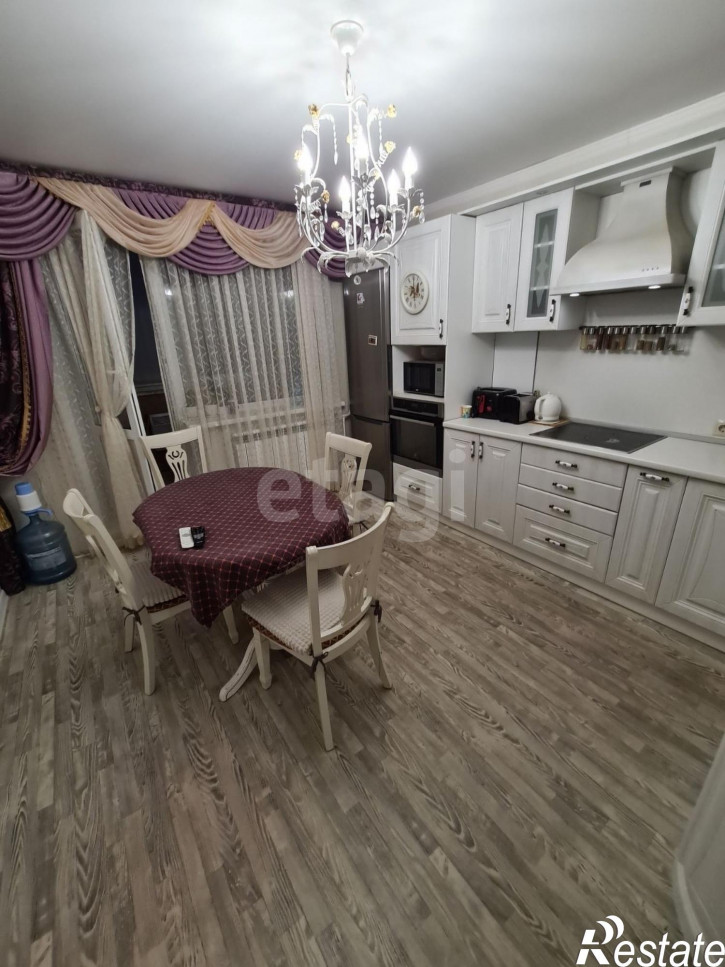 4-комн квартира Олимпийская, 37