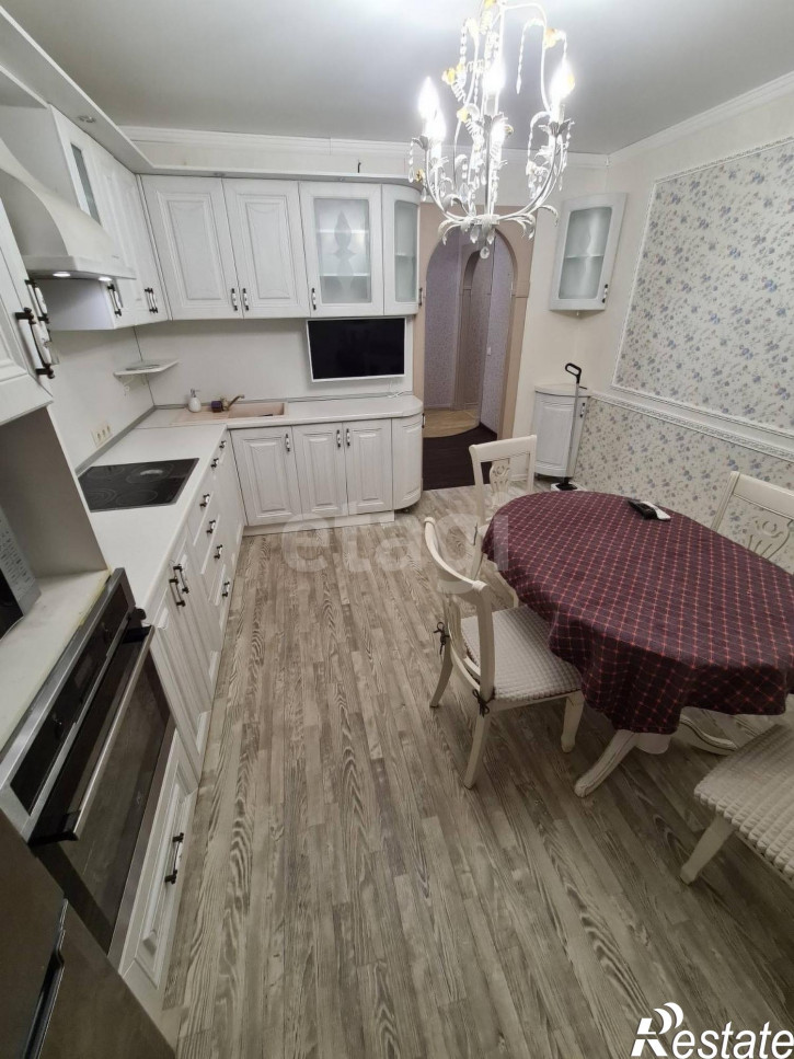 4-комн квартира Олимпийская, 37