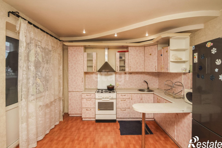 3-комн квартира Пражская (Строителей), 51