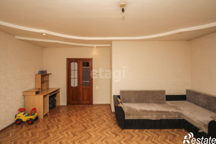 3-комн квартира Пражская (Строителей), 51